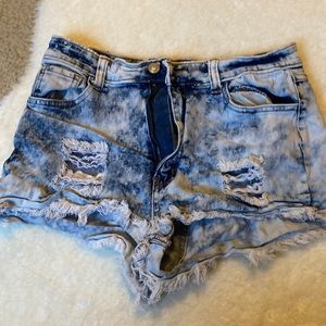 🚛 Bleached Frayed Jean Shorts